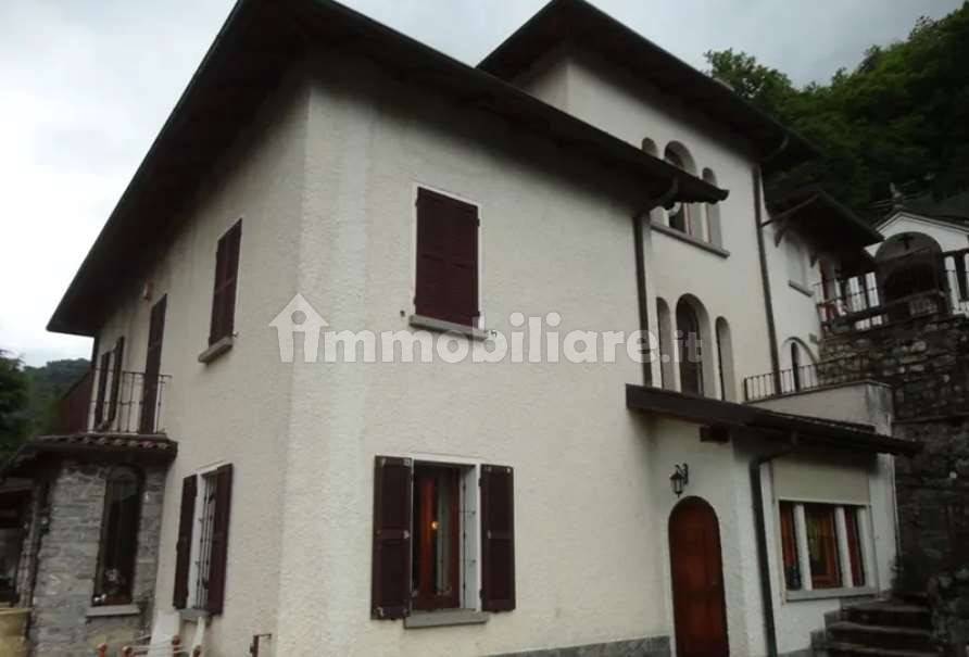 Villa de 3 dormitorios en Sormano, Italy No. 3268