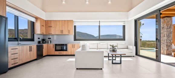 Villa de 4 dormitorios en Hersonissos, Greece No. 2517 4