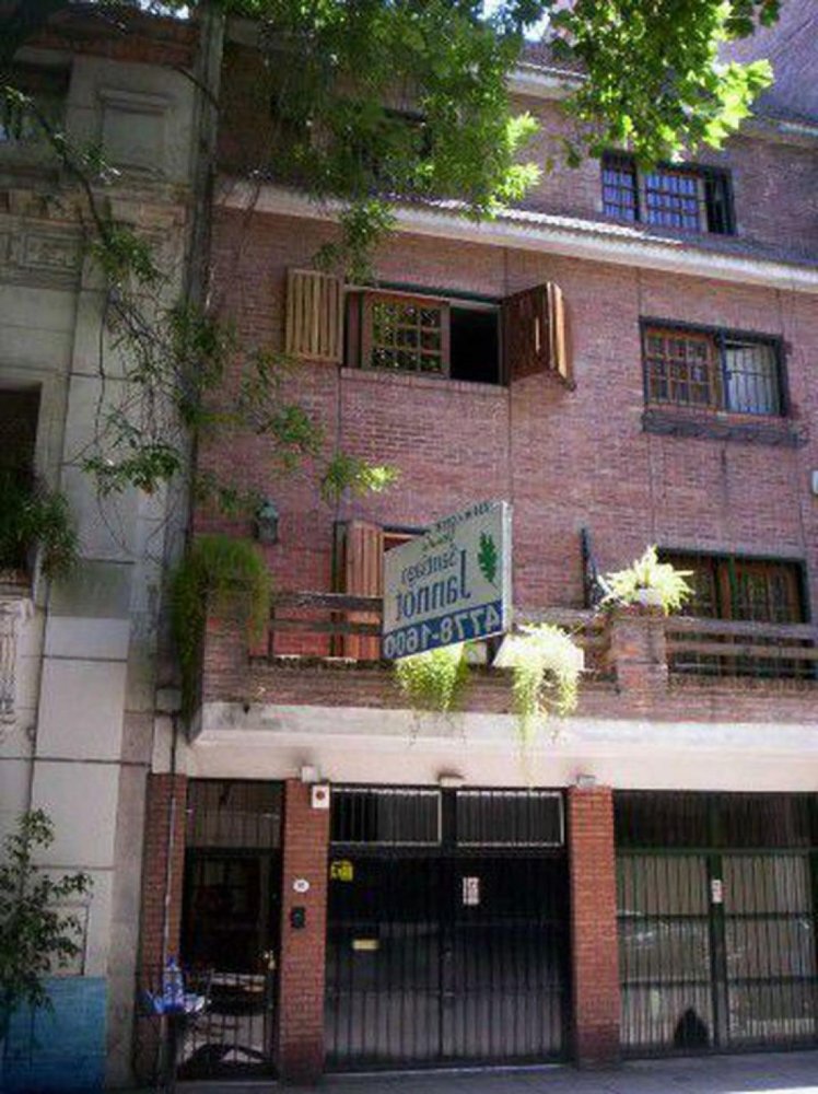 Casa de 5 dormitorios en Buenos Aires, Argentina No. 102381