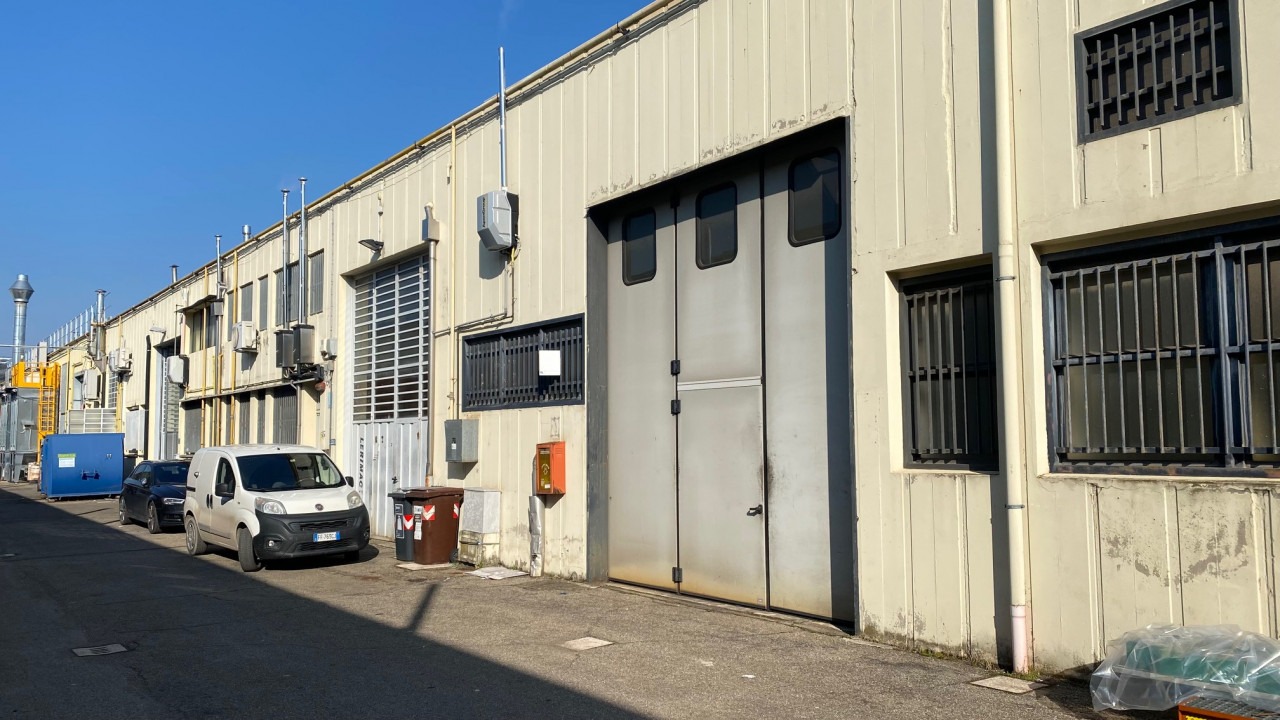 Almacén en Sasso Marconi, Italy 400 m² No. 80561