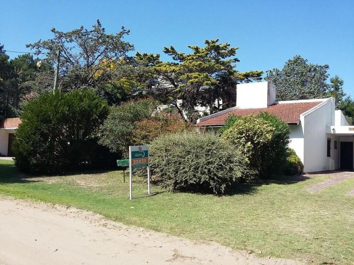 3 bedrooms House in Mar del Plata, Argentina No. 66210