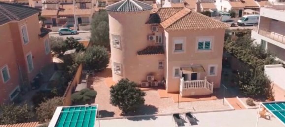 4 bedrooms Villa in Alicante, Spain No. 281000 3