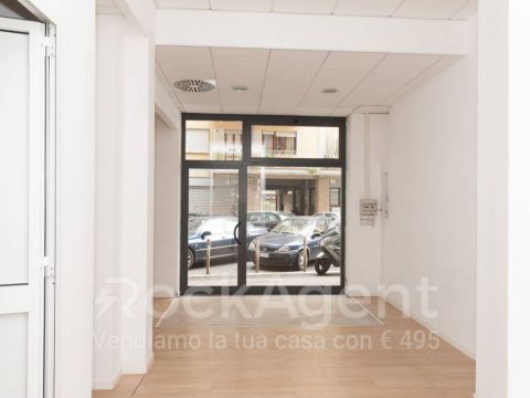 2 rooms Commercial property in Rome, Italy No. 96083