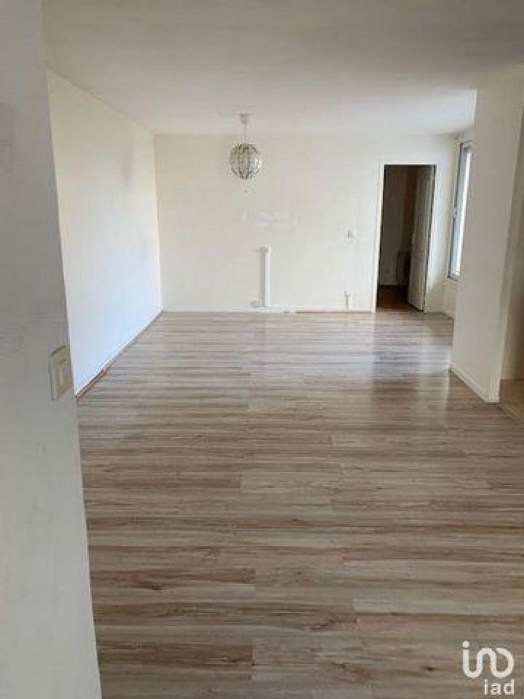 3 bedrooms Condo in Provins, France No. 32808