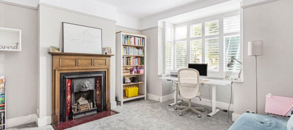 3 bedrooms House in Hounslow, United Kingdom No. 8475 8