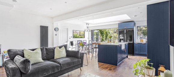 3 bedrooms House in Hounslow, United Kingdom No. 8475 14