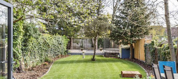 3 bedrooms House in Hounslow, United Kingdom No. 8475 30