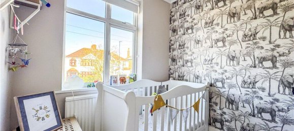 3 bedrooms House in Hounslow, United Kingdom No. 8475 18