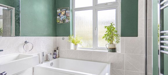 3 bedrooms House in Hounslow, United Kingdom No. 8475 27