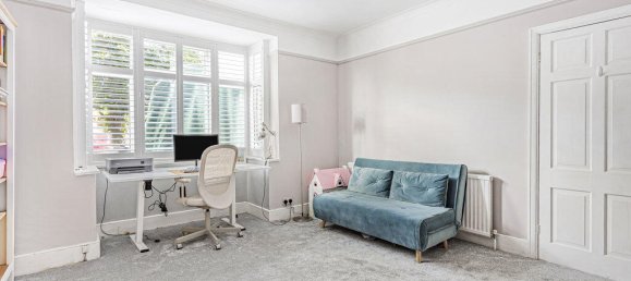 3 bedrooms House in Hounslow, United Kingdom No. 8475 24