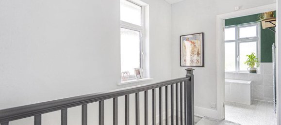 3 bedrooms House in Hounslow, United Kingdom No. 8475 20