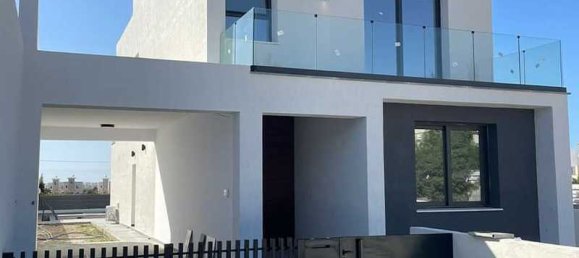 4 bedrooms Villa in Chloraka, Cyprus No. 18023 9