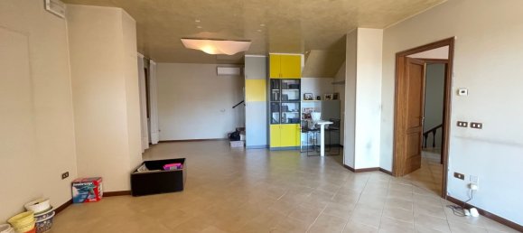 6 rooms House in Castagnaro, Italy No. 295706 4