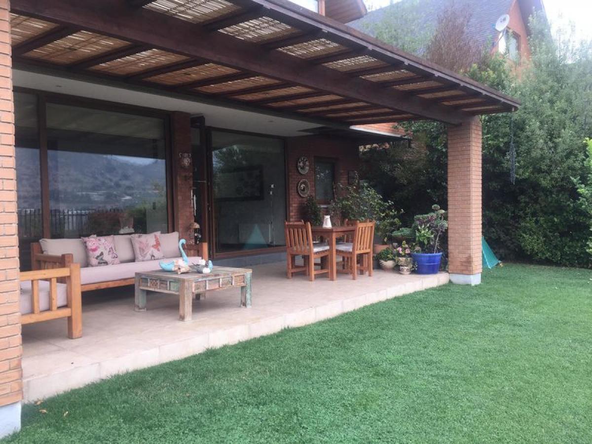 4 bedrooms House in Santiago, Chile No. 4745
