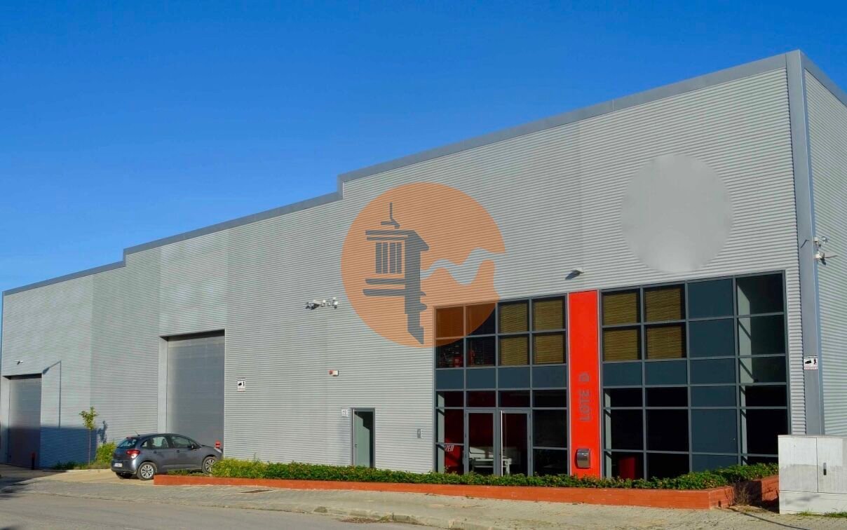 Almacén en Quelfes, Portugal 4796 m² No. 245142