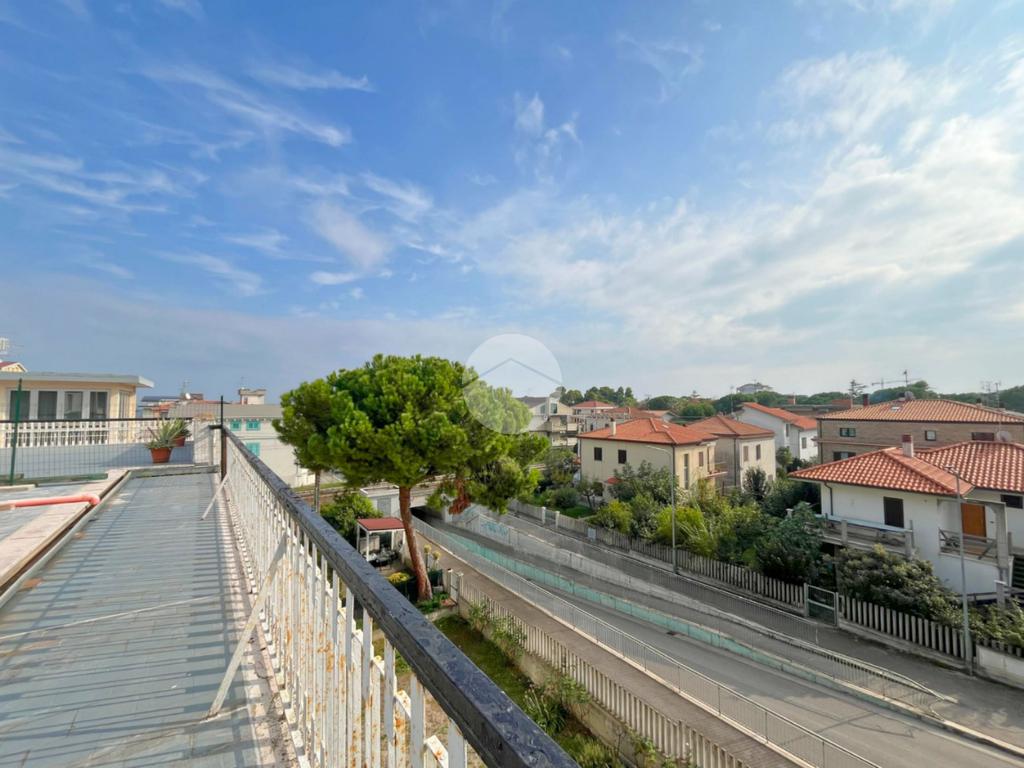Penthouse T2 em Roseto degli Abruzzi, Italy N.º 273347