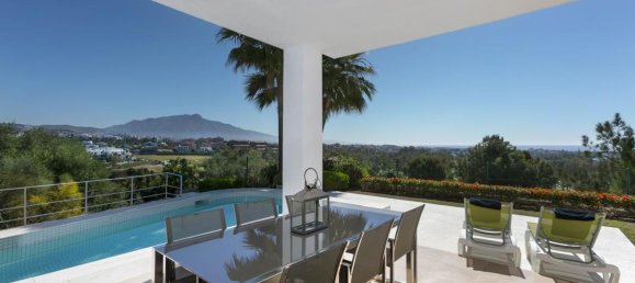 4 bedrooms Villa in Malaga, Spain No. 124924 9