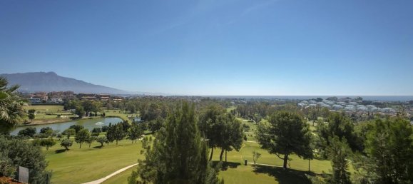 4 bedrooms Villa in Malaga, Spain No. 124924 3