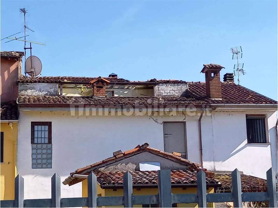 2 bedrooms House in Pieve Porto Morone, Italy No. 332270