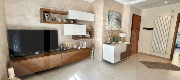 4-salle Appartement à Bitritto, Italy No. 18694 6