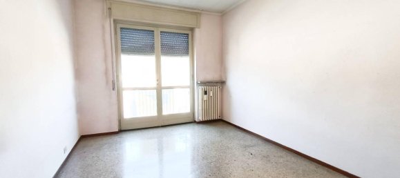 4 rooms Apartment in Borgosesia, Italy No. 17987 8