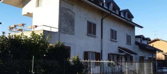 4 rooms Apartment in Angera, Italy No. 80238 3