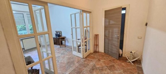 4 rooms Apartment in Massa, Italy No. 88075 4