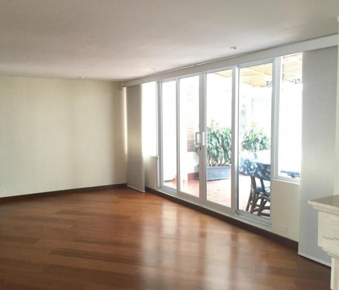 4 bedrooms House in Bogota, Colombia No. 12907