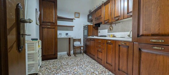 3 rooms Apartment in Campobasso, Italy No. 46727 4