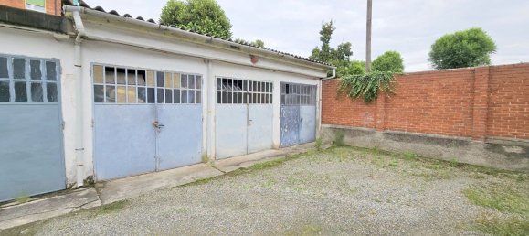 5 rooms Apartment in Chivasso, Italy No. 71460 3