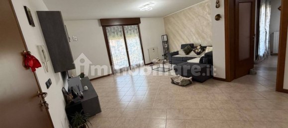 Квартира с 2 спальнями в Оппеано, Италия № 197198 18