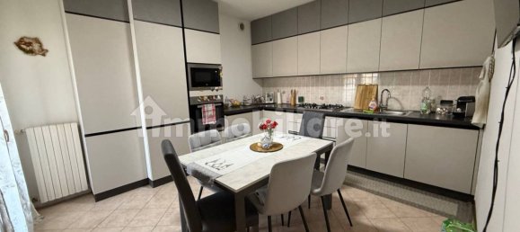 Квартира с 2 спальнями в Оппеано, Италия № 197198 14