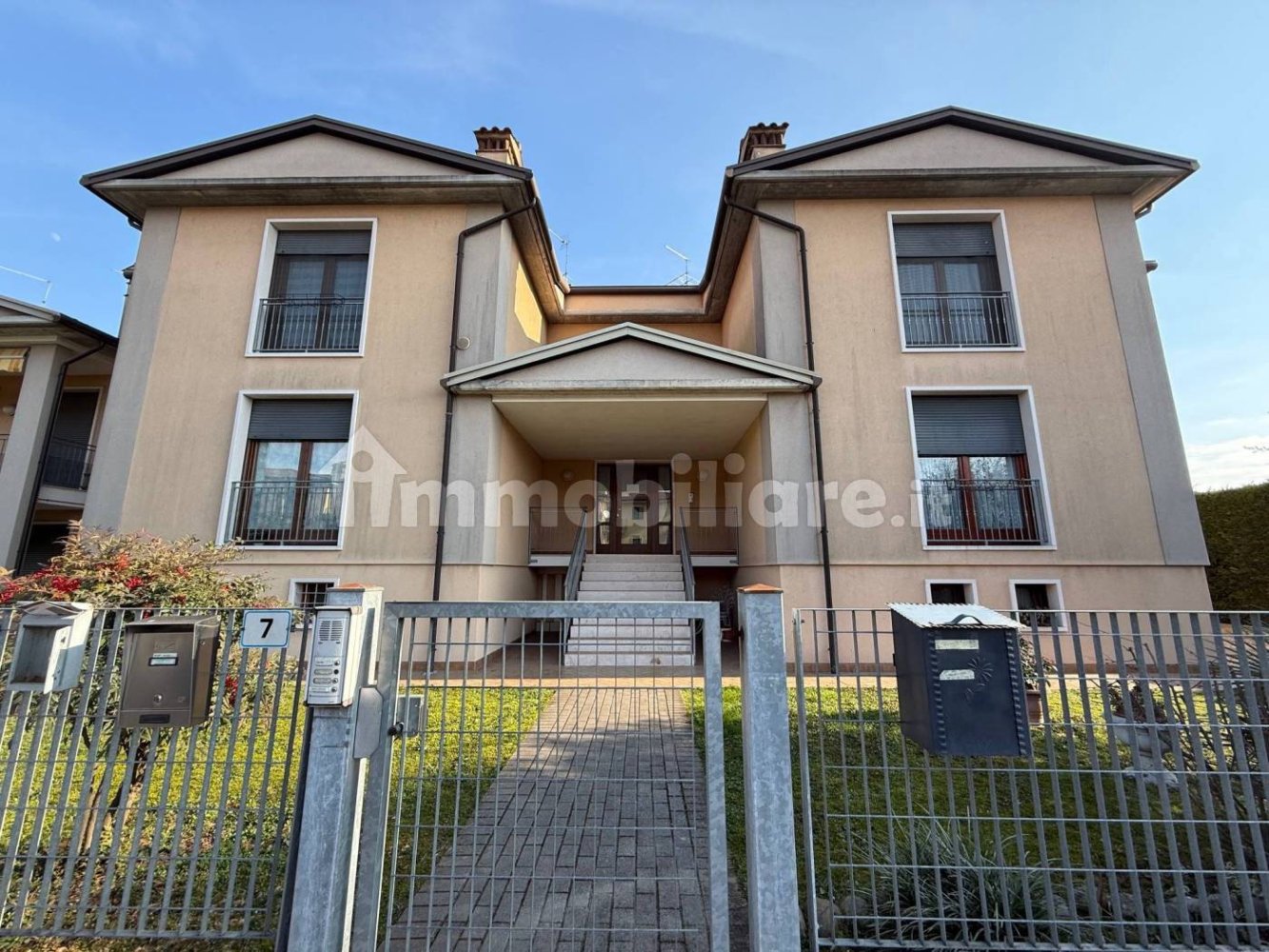 Квартира с 2 спальнями в Оппеано, Италия № 197198