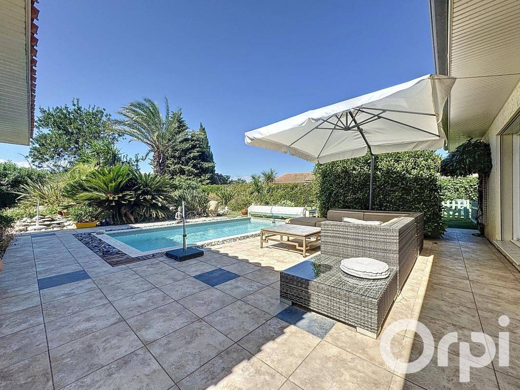 Villa de 5 dormitorios en Pyrenees-Orientales, France No. 295865