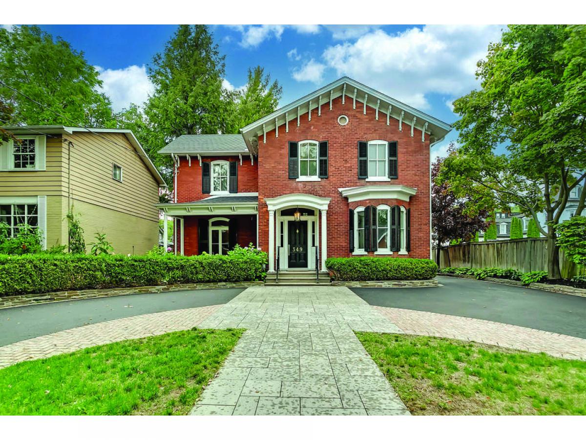 4 bedrooms House in Oakville, Canada No. 1039