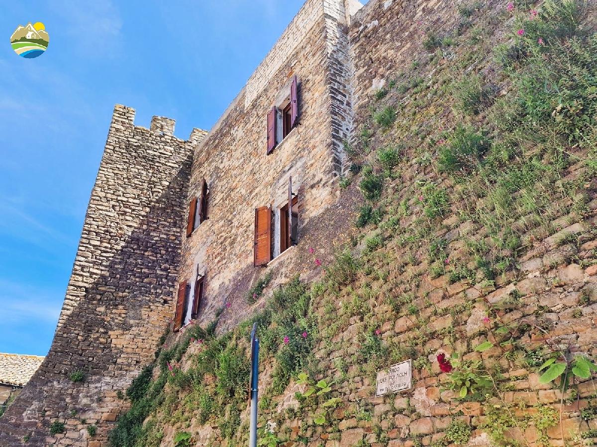3 bedrooms Castles in Castiglione Messer Raimondo, Italy No. 279734