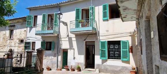 3 bedrooms Castles in Castiglione Messer Raimondo, Italy No. 279734 5