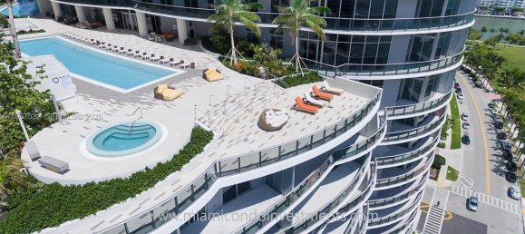 1 dormitorio propiedad comercial en venta en Miami, Miami-Dade, Florida, USA № 615772 2