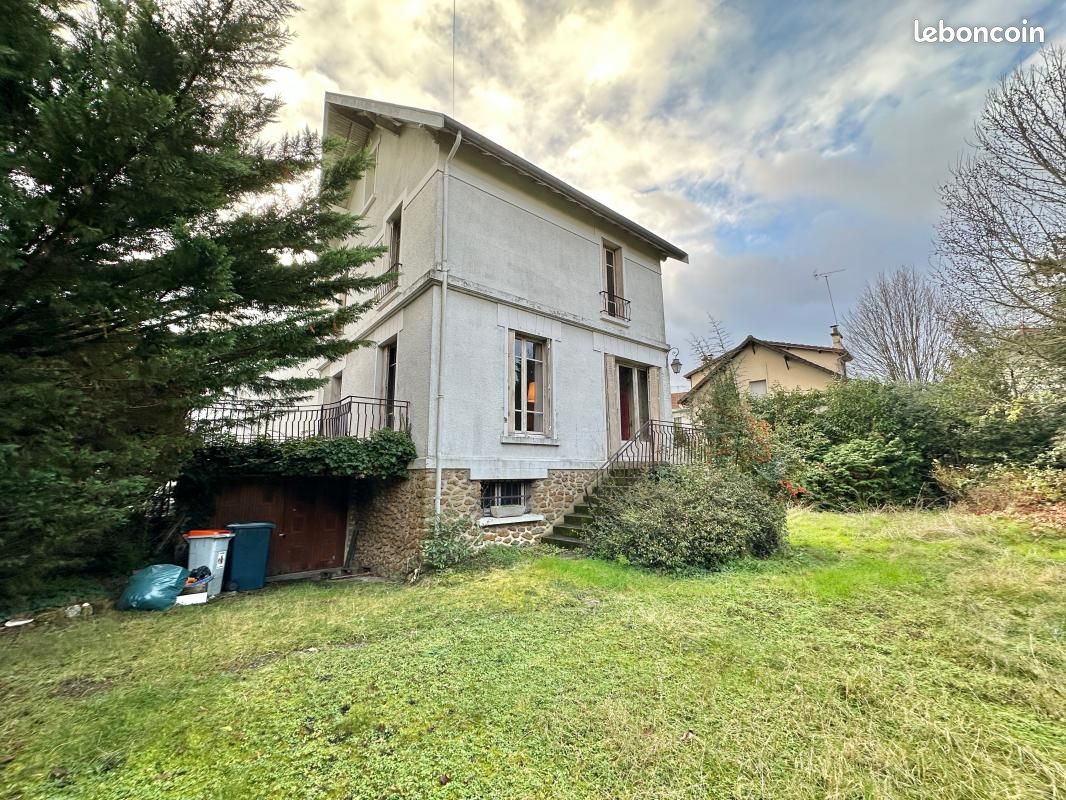 3 bedrooms House in Villemomble, France No. 164486