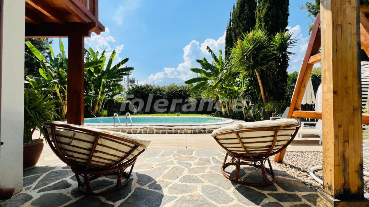 Villa de 4+1 en Kemer, Turkey No. 26352