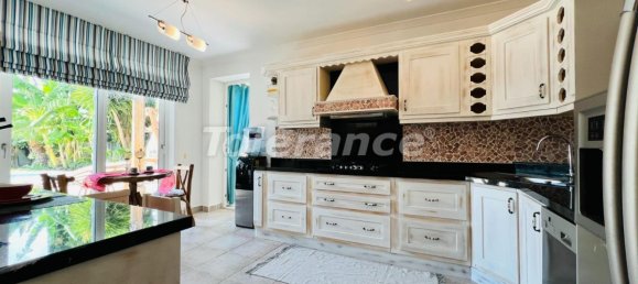 Villa de 4+1 en Kemer, Turkey No. 26352 12