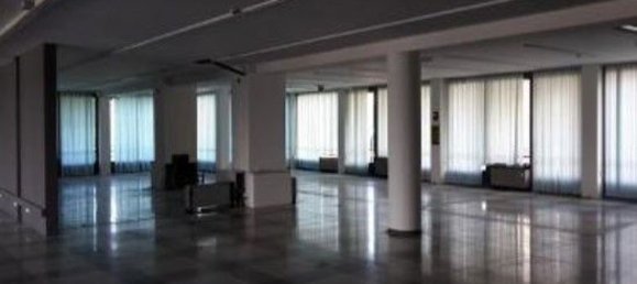 622m² Commercial property in Curno, Italy No. 89377 5