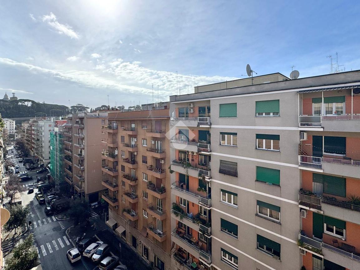 Квартира с 4 комнатами в Рим, Италия № 29618