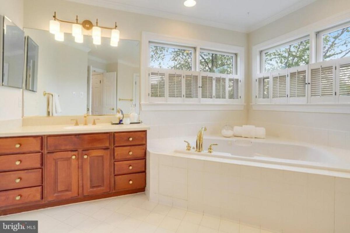 Дом с 5 спальнями в Arlington, США № 271865