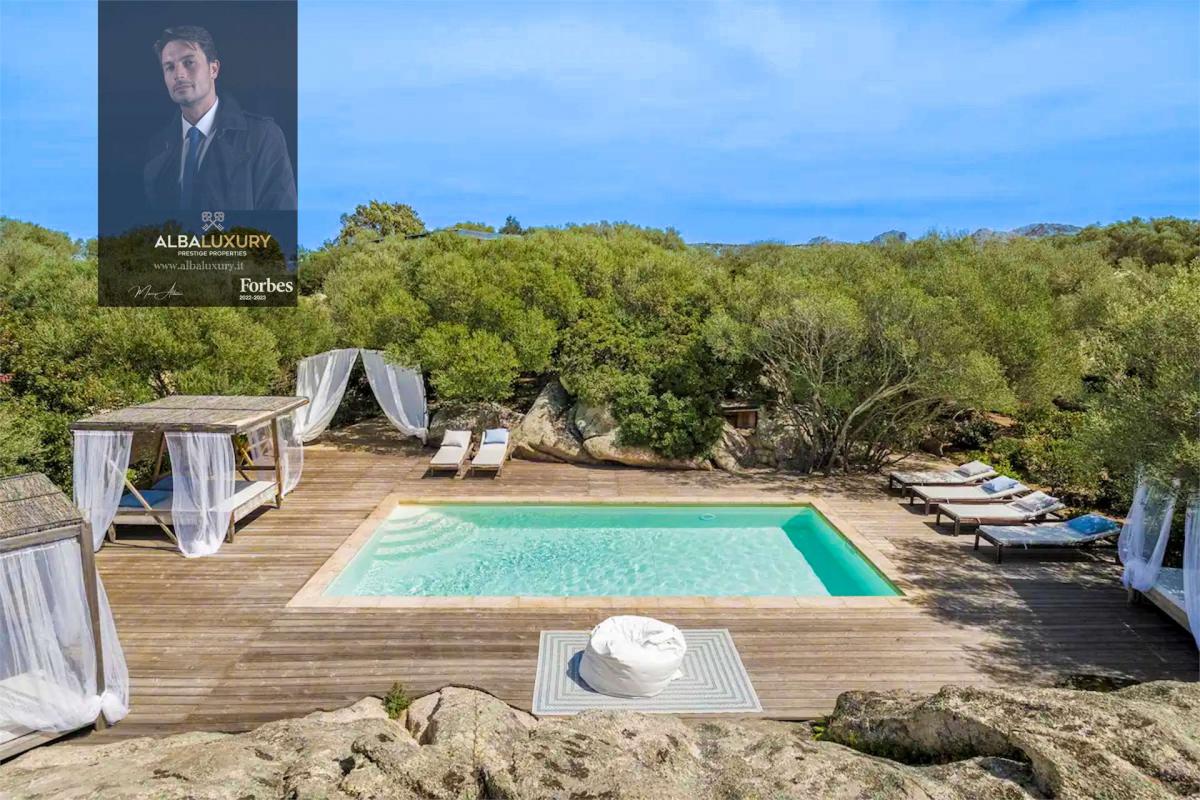 6 bedrooms Villa in Olbia, Italy No. 540