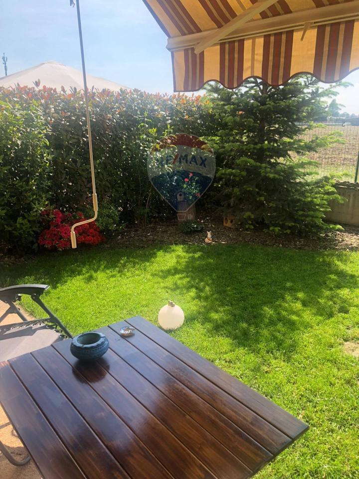 2 rooms Apartment in Travacò Siccomario, Italy No. 7342