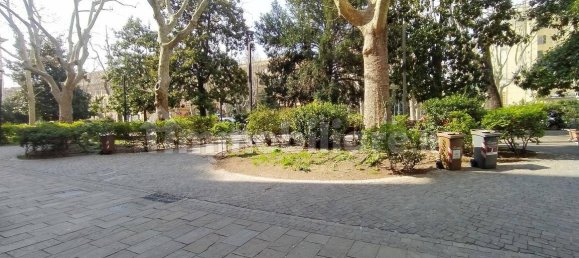 Коммерческая недвижимость с 5 комнатами в Генуя, Италия № 370903 5