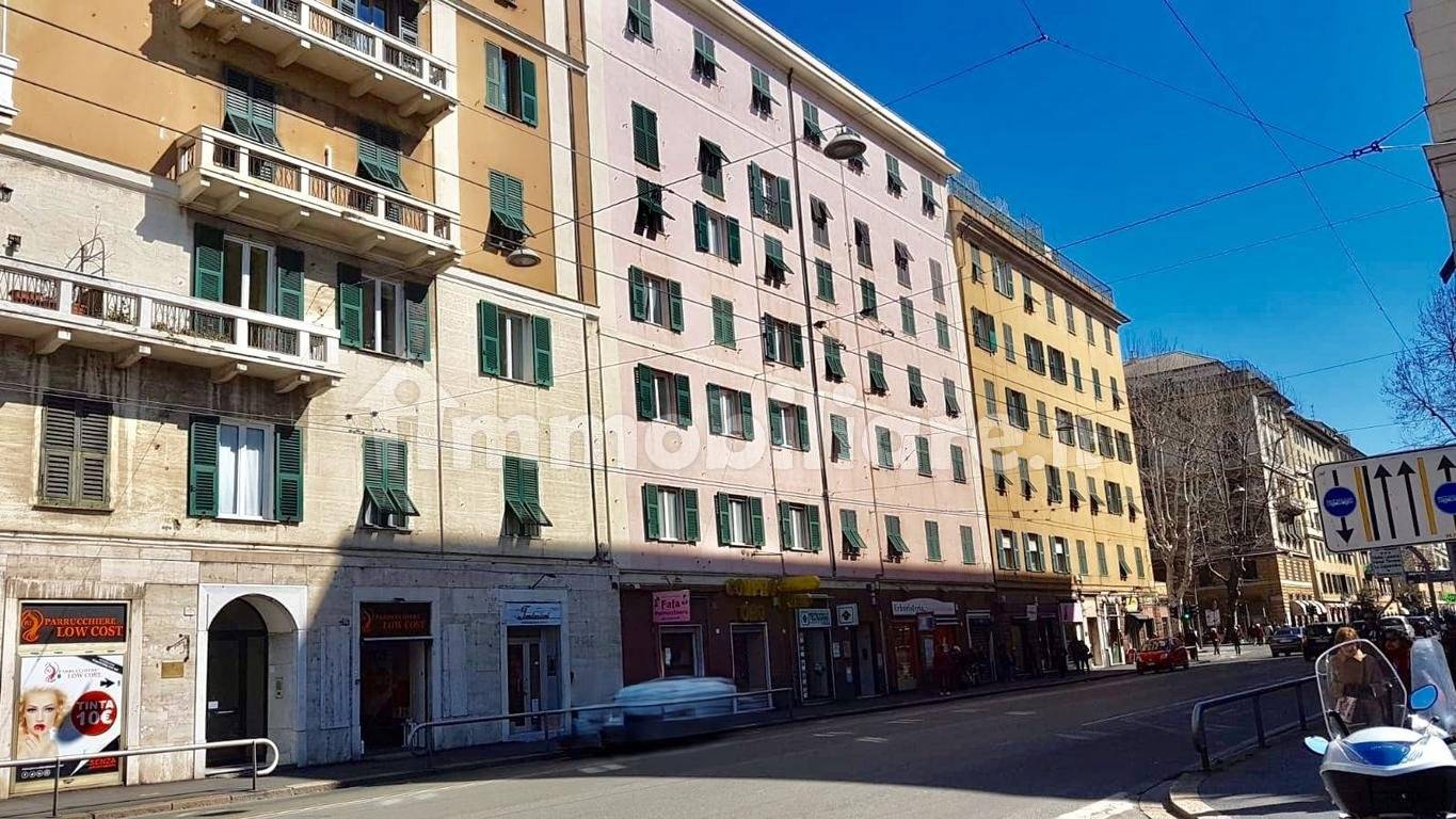 Коммерческая недвижимость с 5 комнатами в Генуя, Италия № 370903