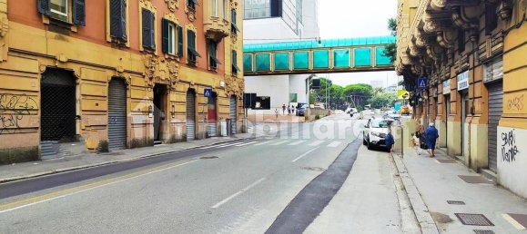 Коммерческая недвижимость с 5 комнатами в Генуя, Италия № 370903 7