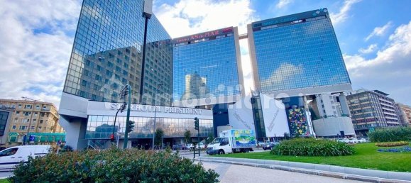 Коммерческая недвижимость с 5 комнатами в Генуя, Италия № 370903 3